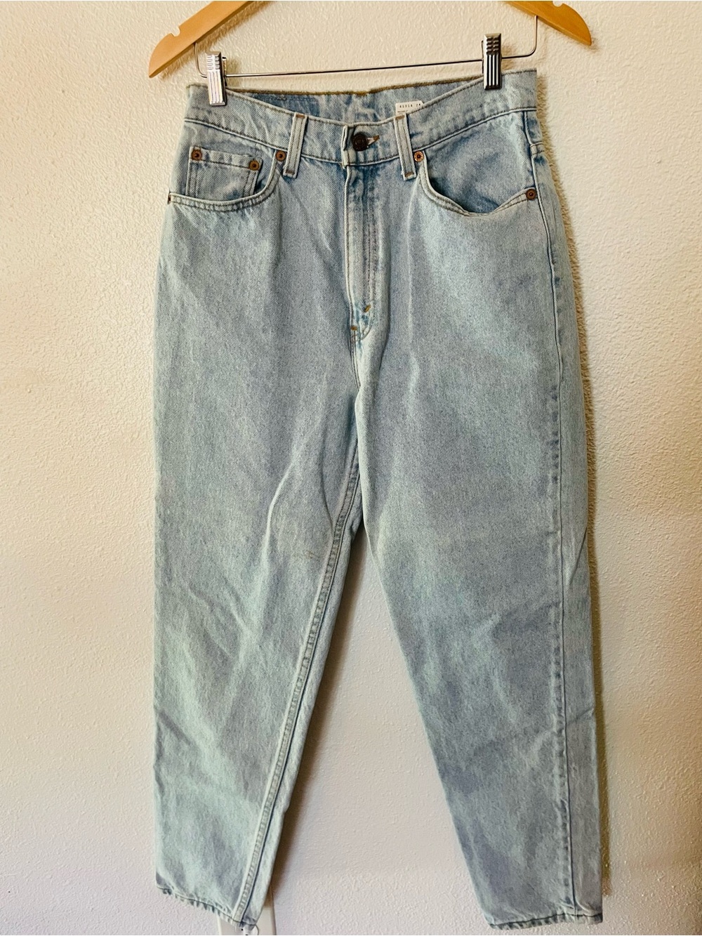 Vintage Levi's 521 jeans tapered-fit style made in the USA 100% cotton Size 10